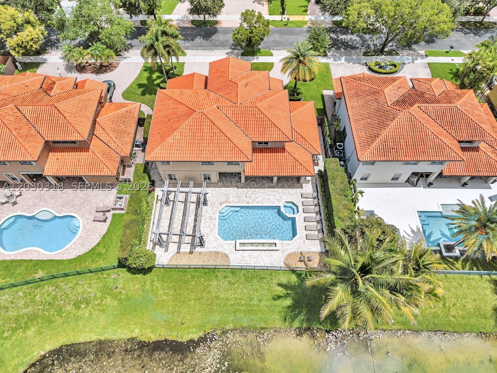 8052 NW 161st Ter, Miami Lakes FL 33016