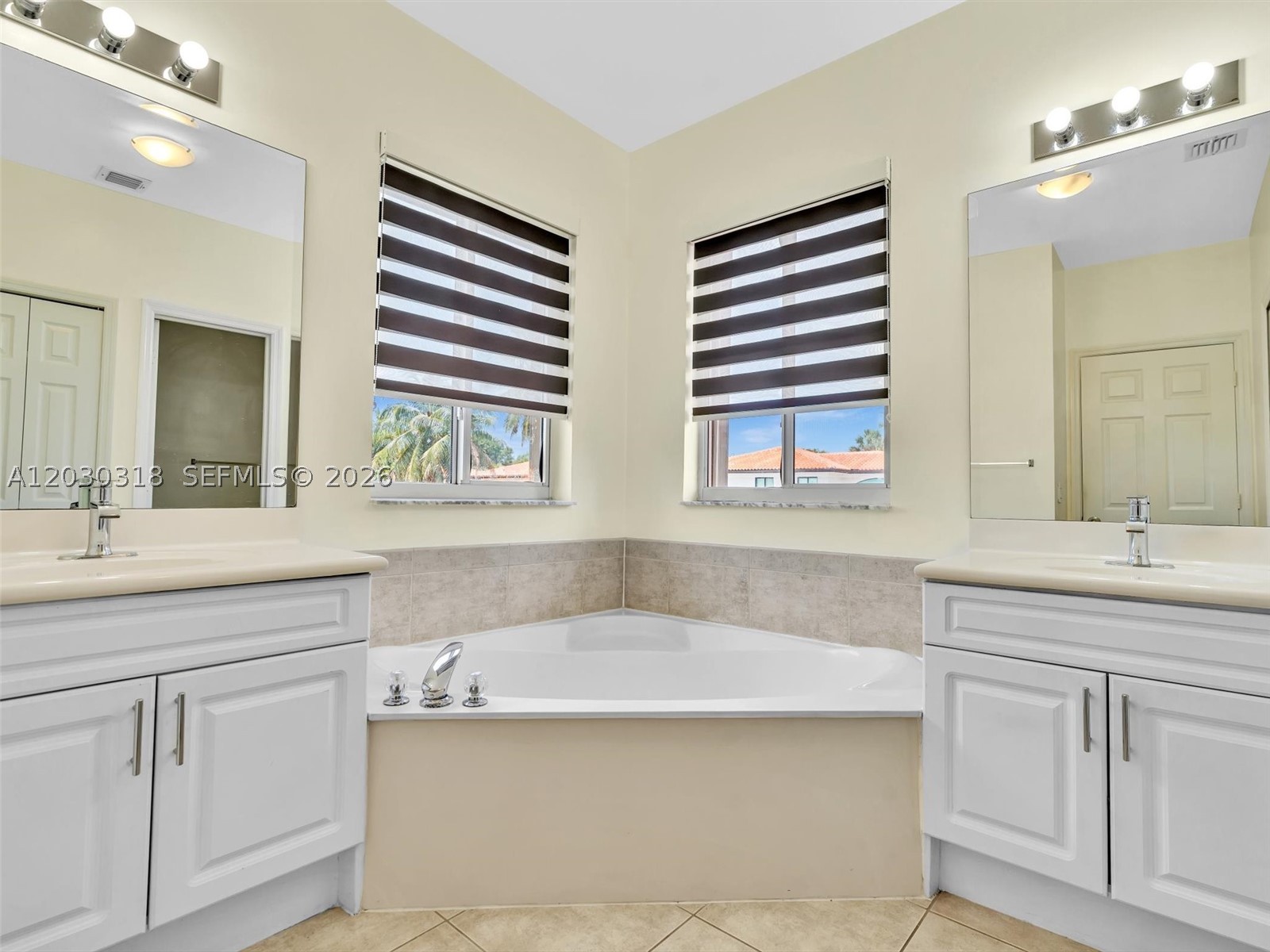 8052 NW 161st Ter, Miami Lakes FL 33016