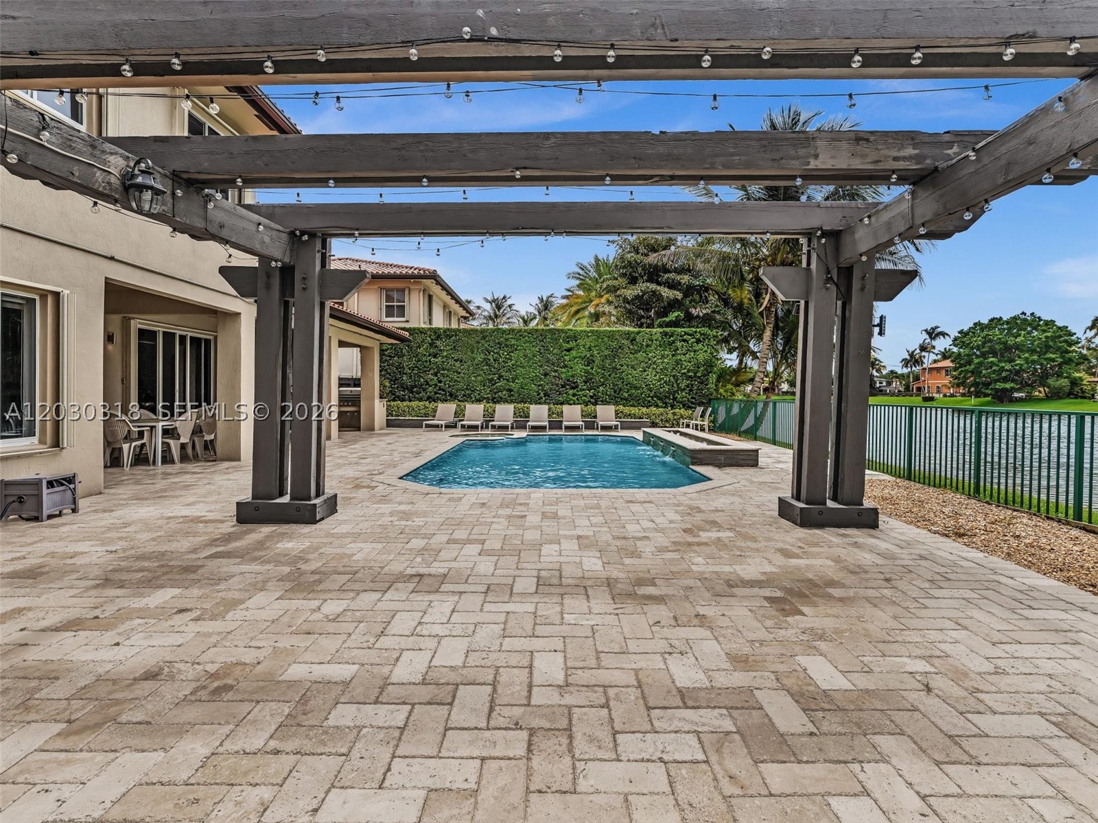 8052 NW 161st Ter, Miami Lakes FL 33016