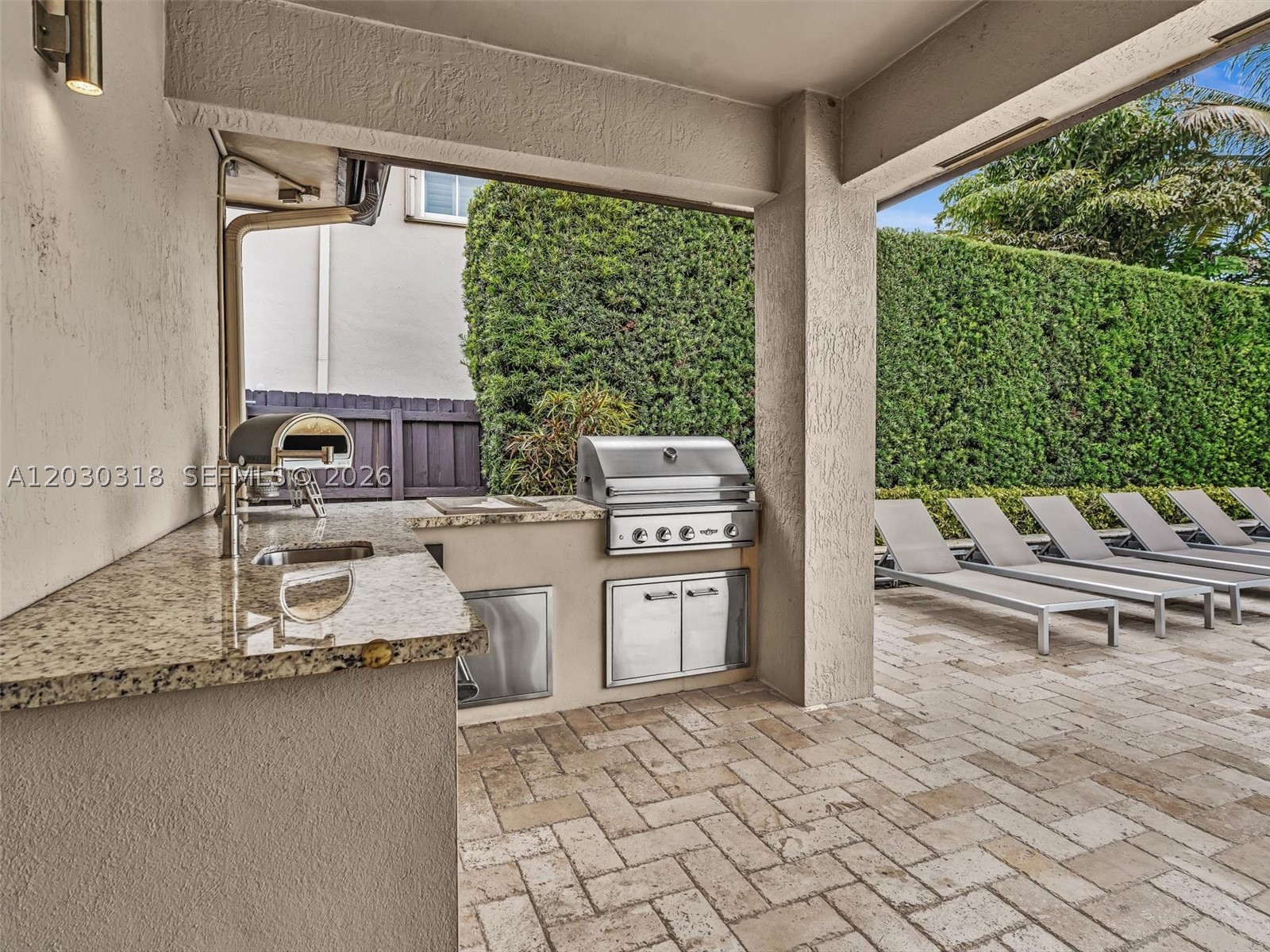 8052 NW 161st Ter, Miami Lakes FL 33016