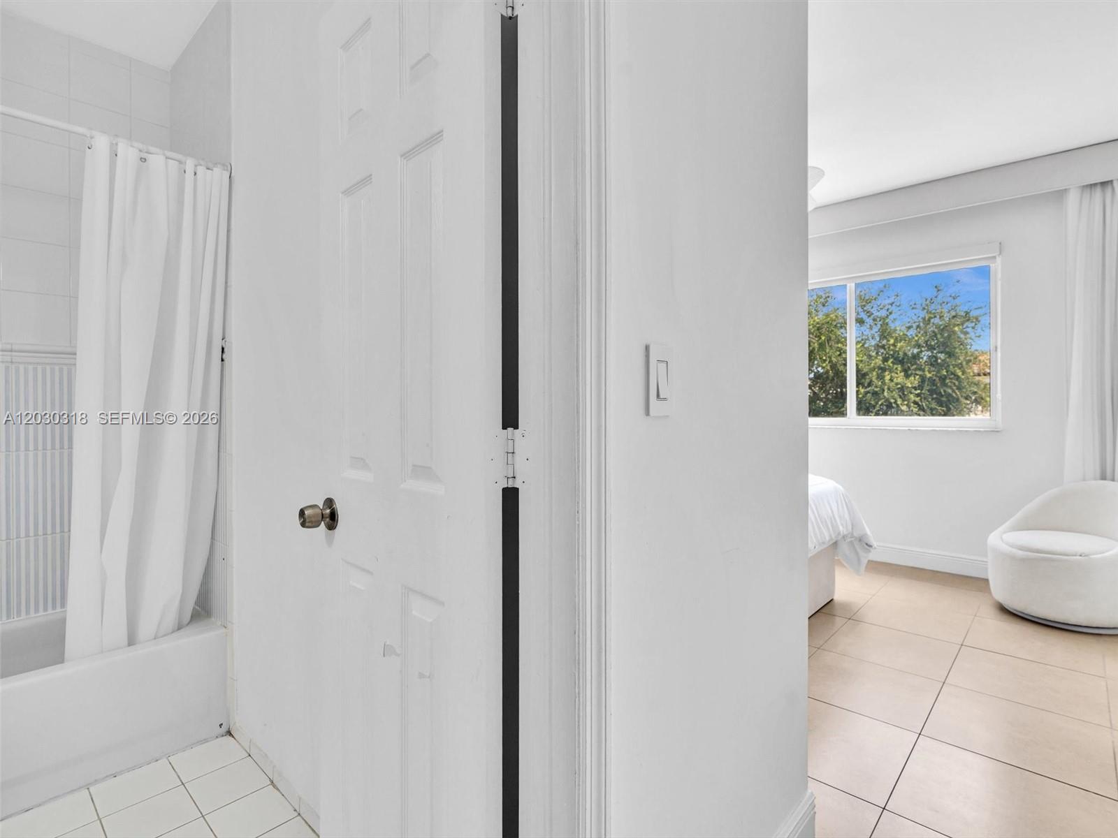 8052 NW 161st Ter, Miami Lakes FL 33016