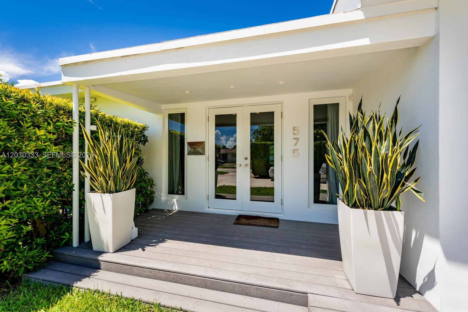 575 W 50th St, Miami Beach FL 33140