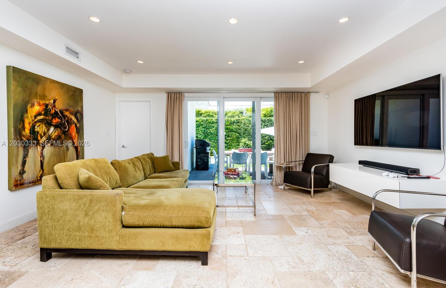575 W 50th St, Miami Beach FL 33140