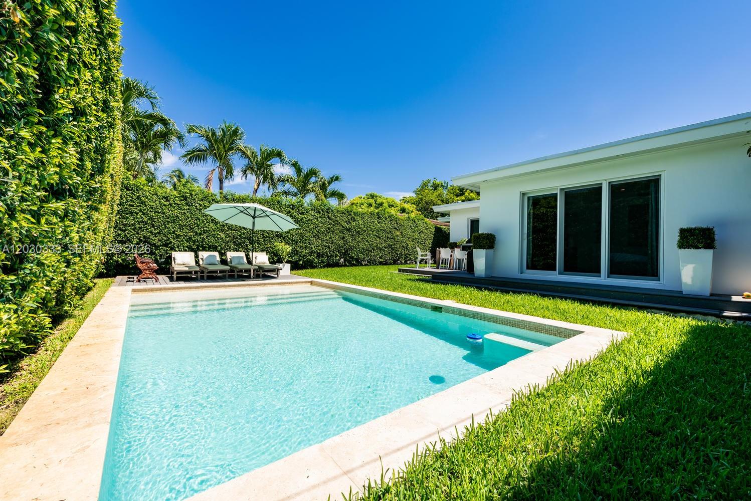 575 W 50th St, Miami Beach FL 33140