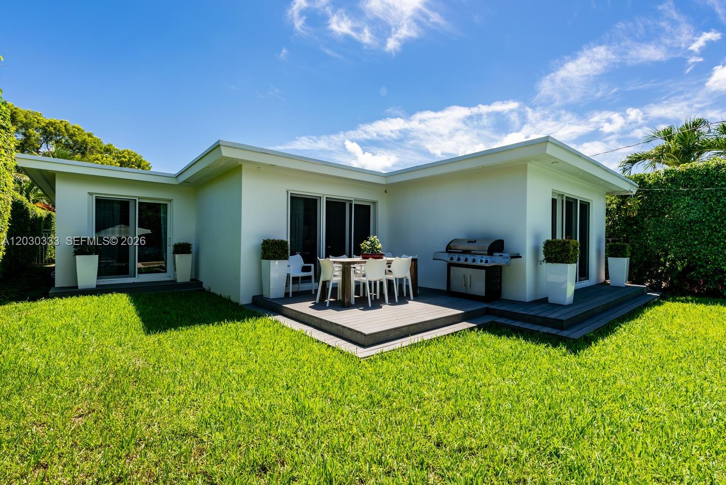 575 W 50th St, Miami Beach FL 33140
