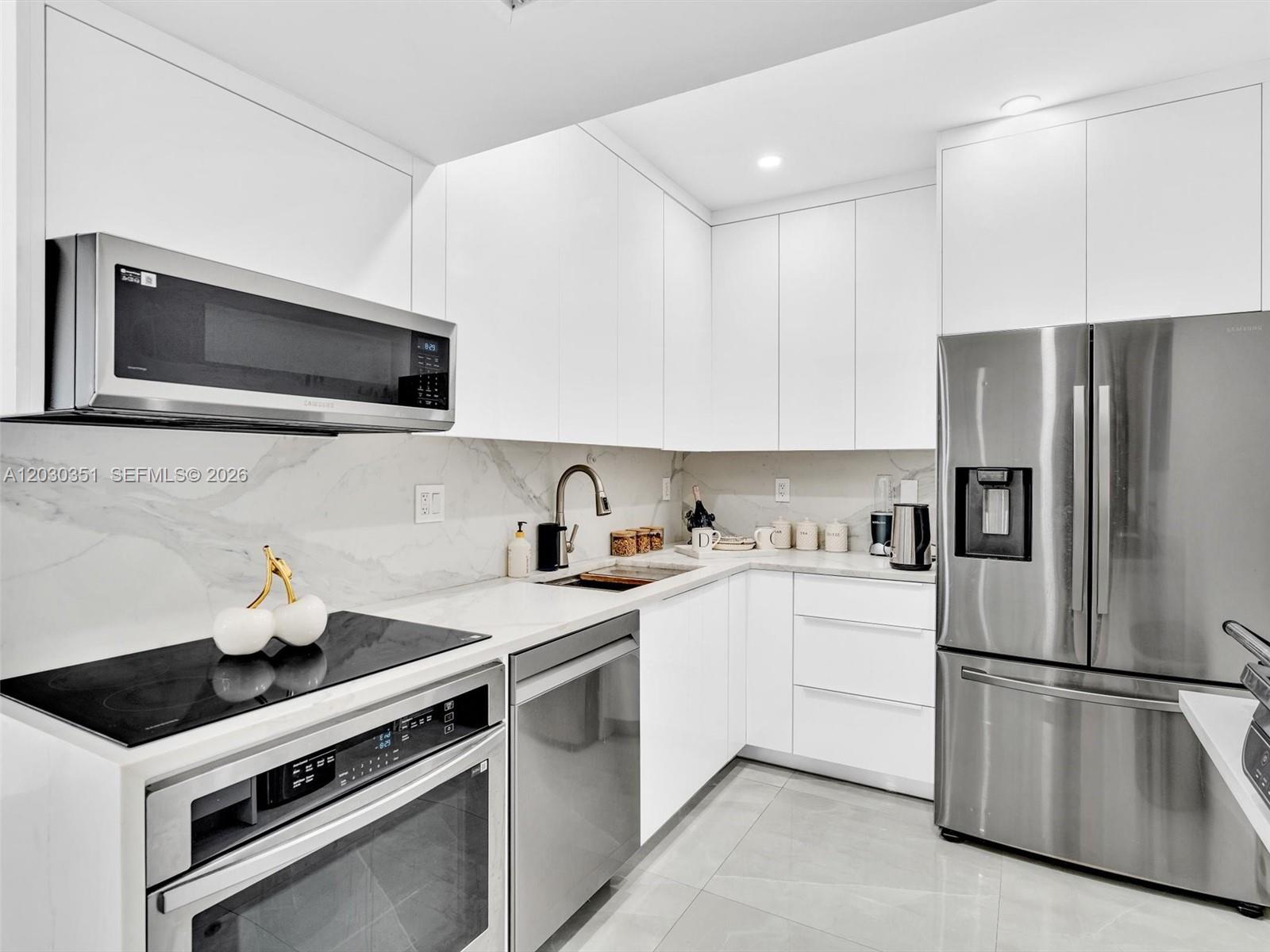 3731 N Country Club Dr #PH-24, Aventura FL 33180