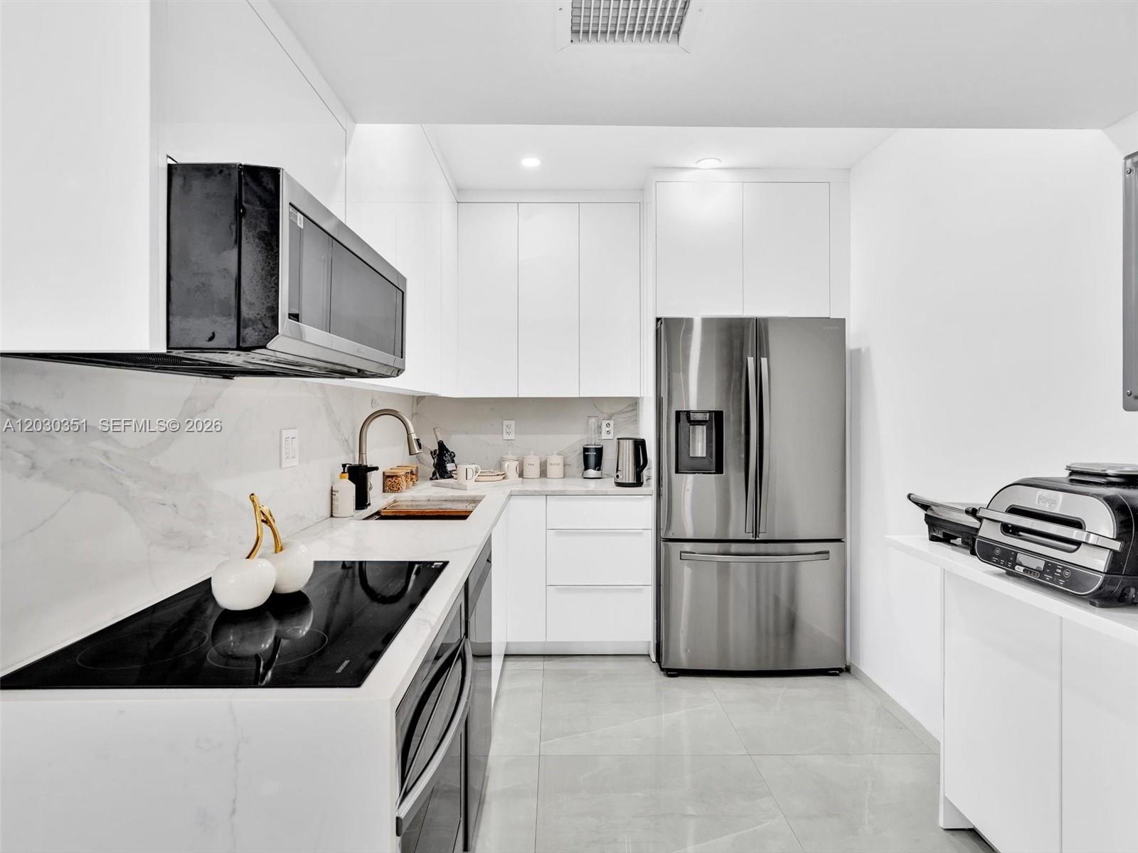 3731 N Country Club Dr #PH-24, Aventura FL 33180