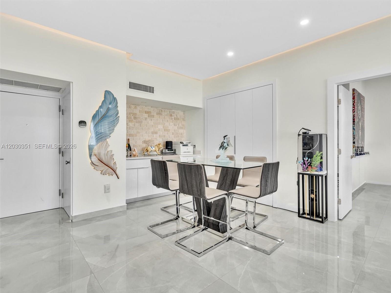 3731 N Country Club Dr #PH-24, Aventura FL 33180