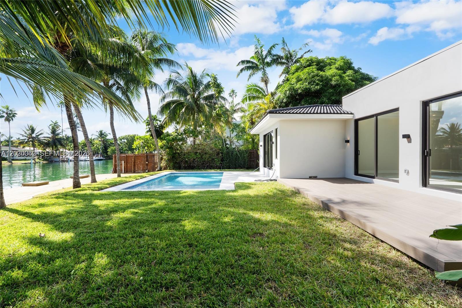 550 S Shore Dr, Miami Beach FL 33141