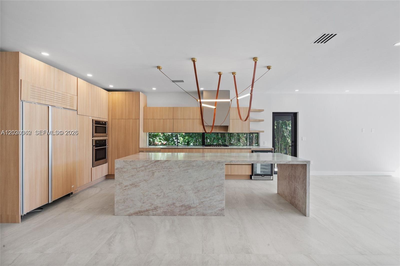 550 S Shore Dr, Miami Beach FL 33141