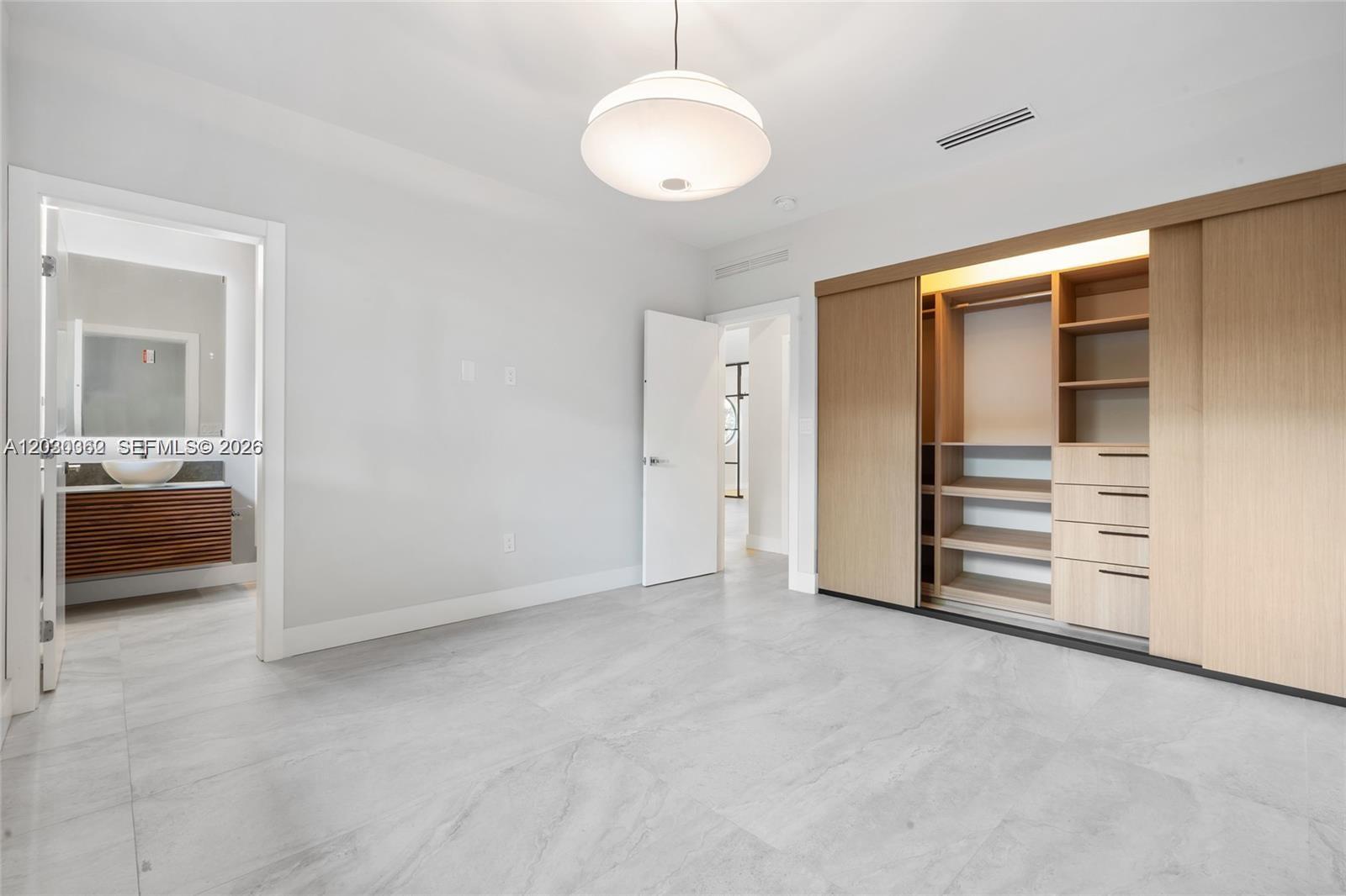 550 S Shore Dr, Miami Beach FL 33141