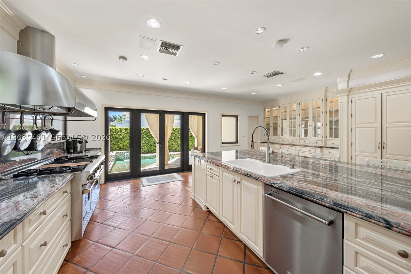 5860 Pine Tree Dr, Miami Beach FL 33140
