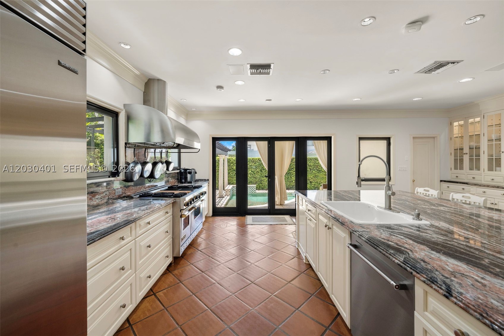 5860 Pine Tree Dr, Miami Beach FL 33140