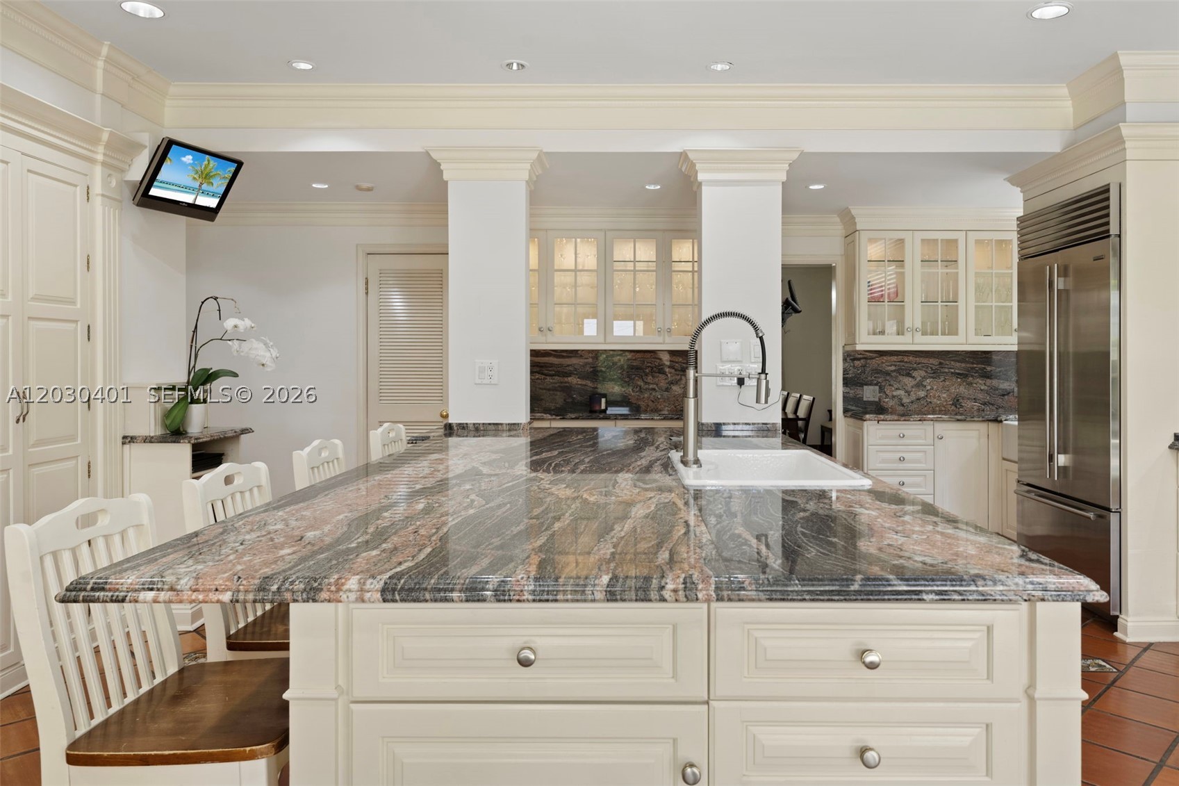 5860 Pine Tree Dr, Miami Beach FL 33140