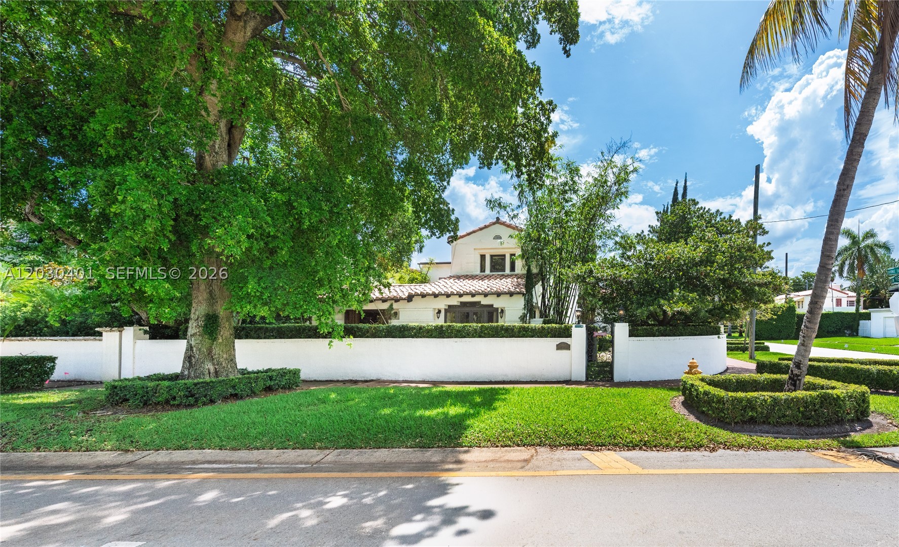 5860 Pine Tree Dr, Miami Beach FL 33140
