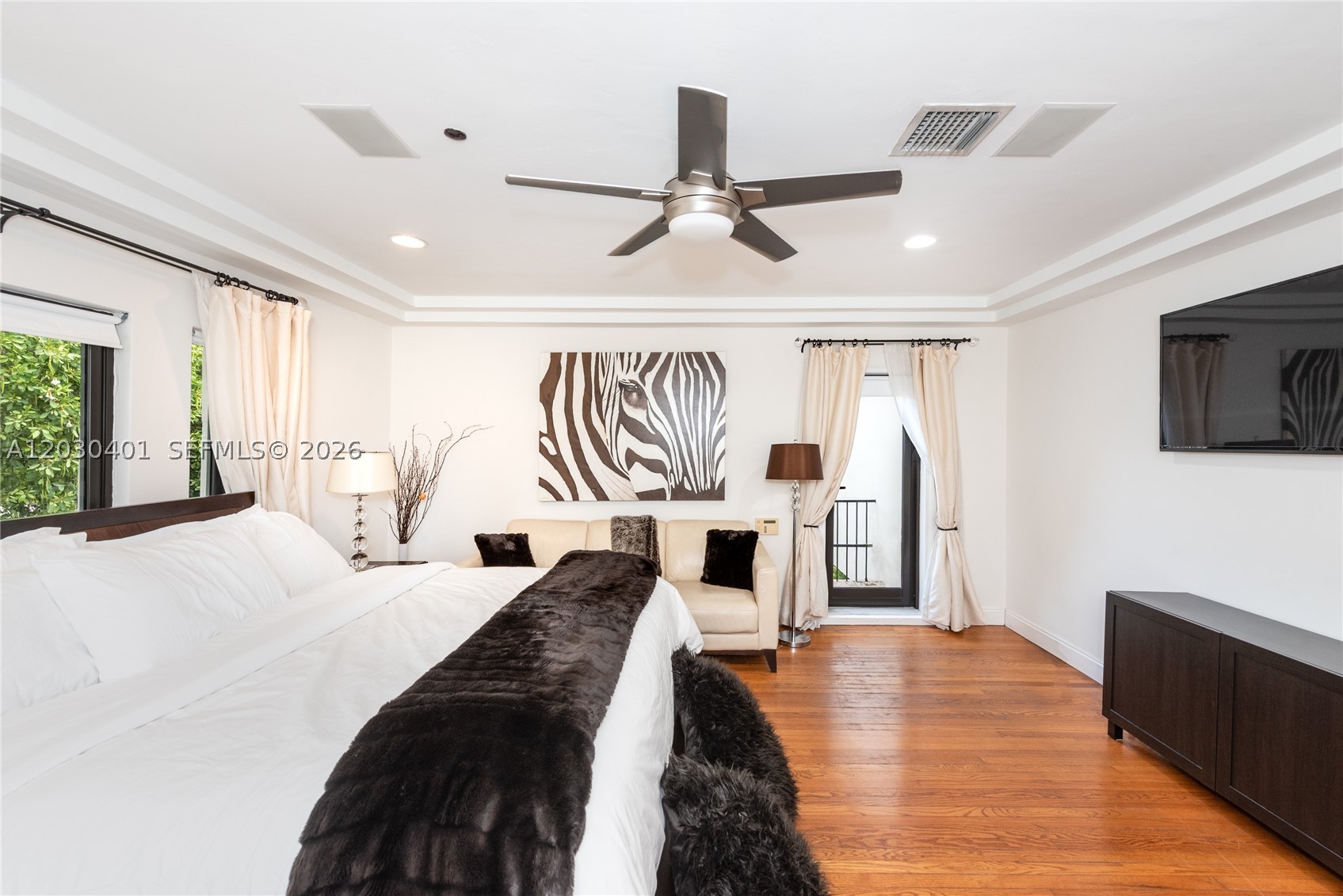 5860 Pine Tree Dr, Miami Beach FL 33140