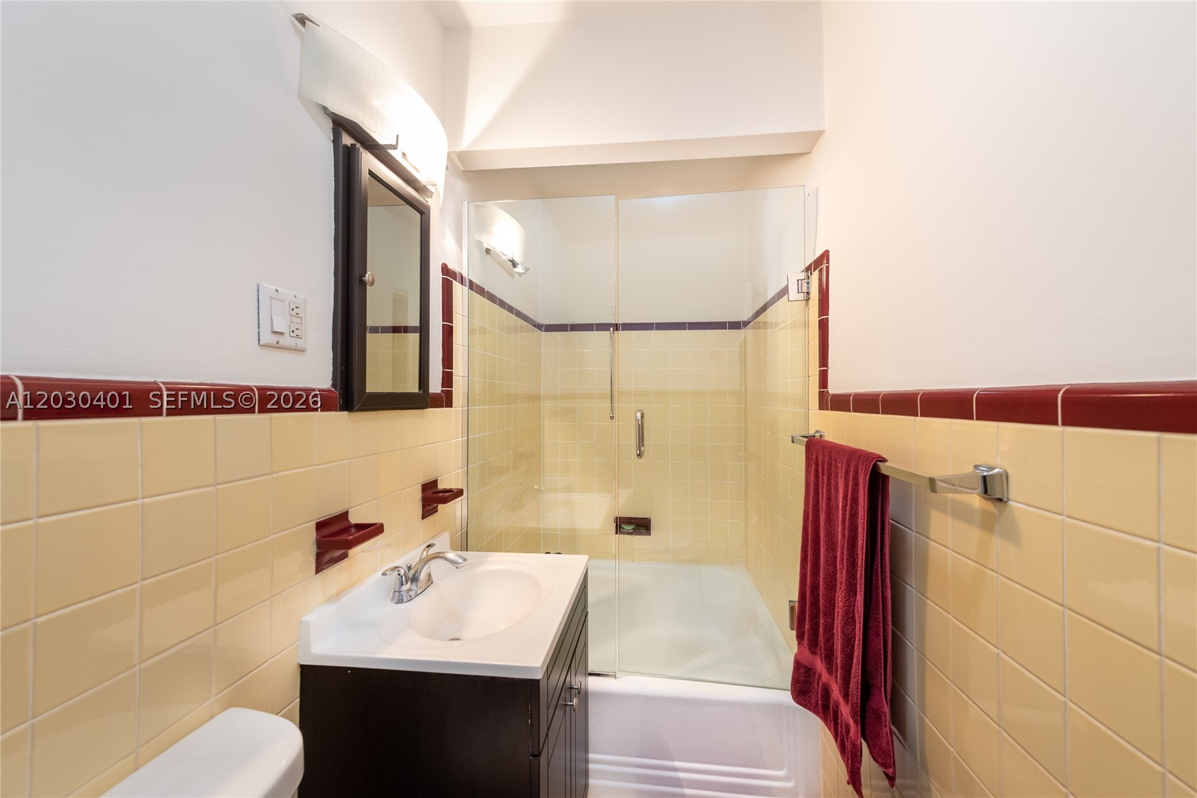 5860 Pine Tree Dr, Miami Beach FL 33140