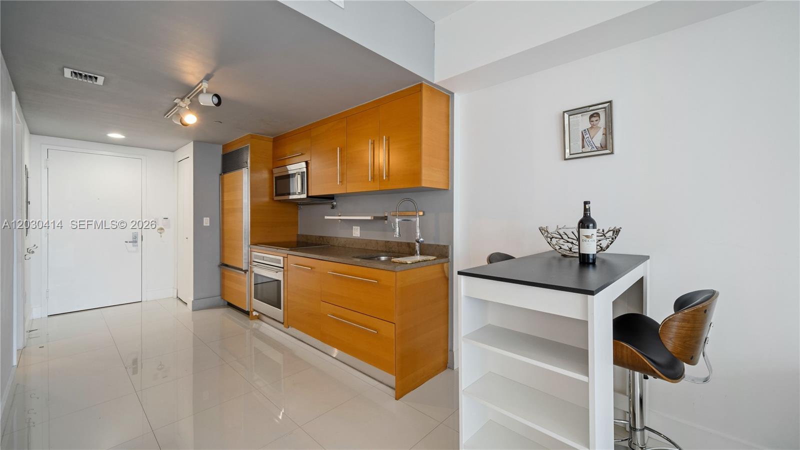 465 Brickell Ave #2704, Miami FL 33131