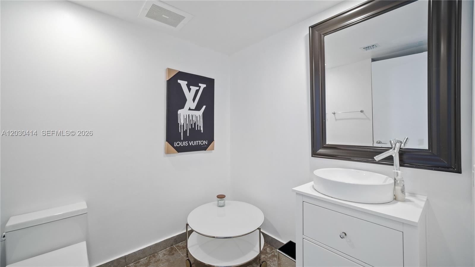 465 Brickell Ave #2704, Miami FL 33131