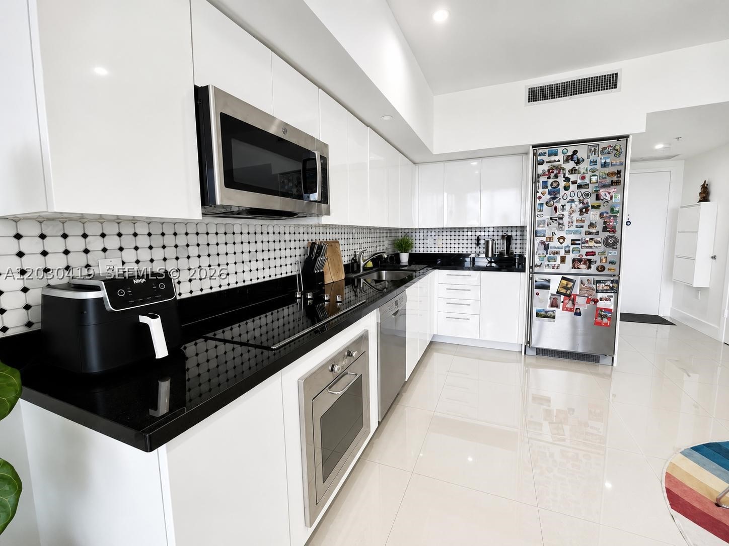 92 SW 3rd St #1508, Miami FL 33130