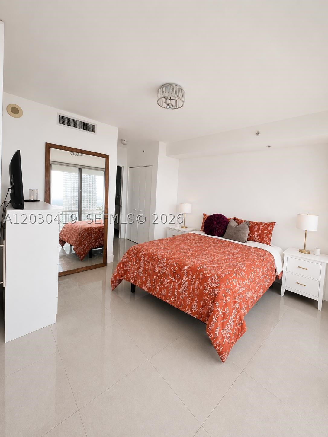 92 SW 3rd St #1508, Miami FL 33130