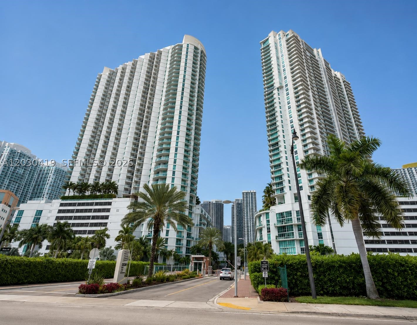 92 SW 3rd St #1508, Miami FL 33130