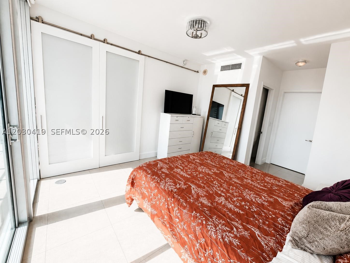92 SW 3rd St #1508, Miami FL 33130