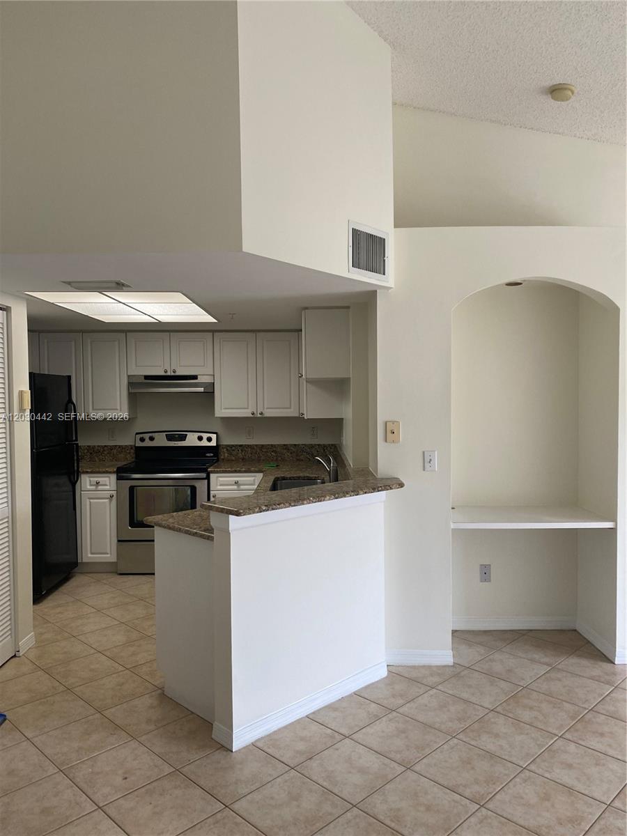 300 N Crestwood Ct N #310, Royal Palm Beach FL 33411
