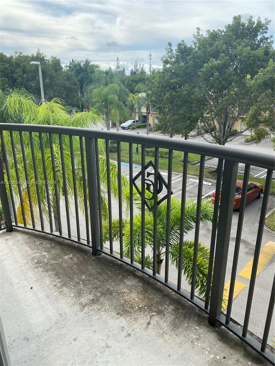 300 N Crestwood Ct N #310, Royal Palm Beach FL 33411