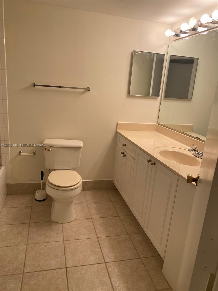 300 N Crestwood Ct N #310, Royal Palm Beach FL 33411