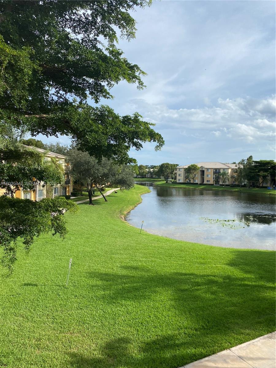 300 N Crestwood Ct N #310, Royal Palm Beach FL 33411