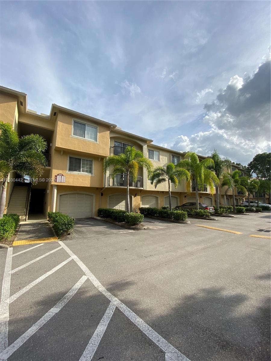 300 N Crestwood Ct N #310, Royal Palm Beach FL 33411