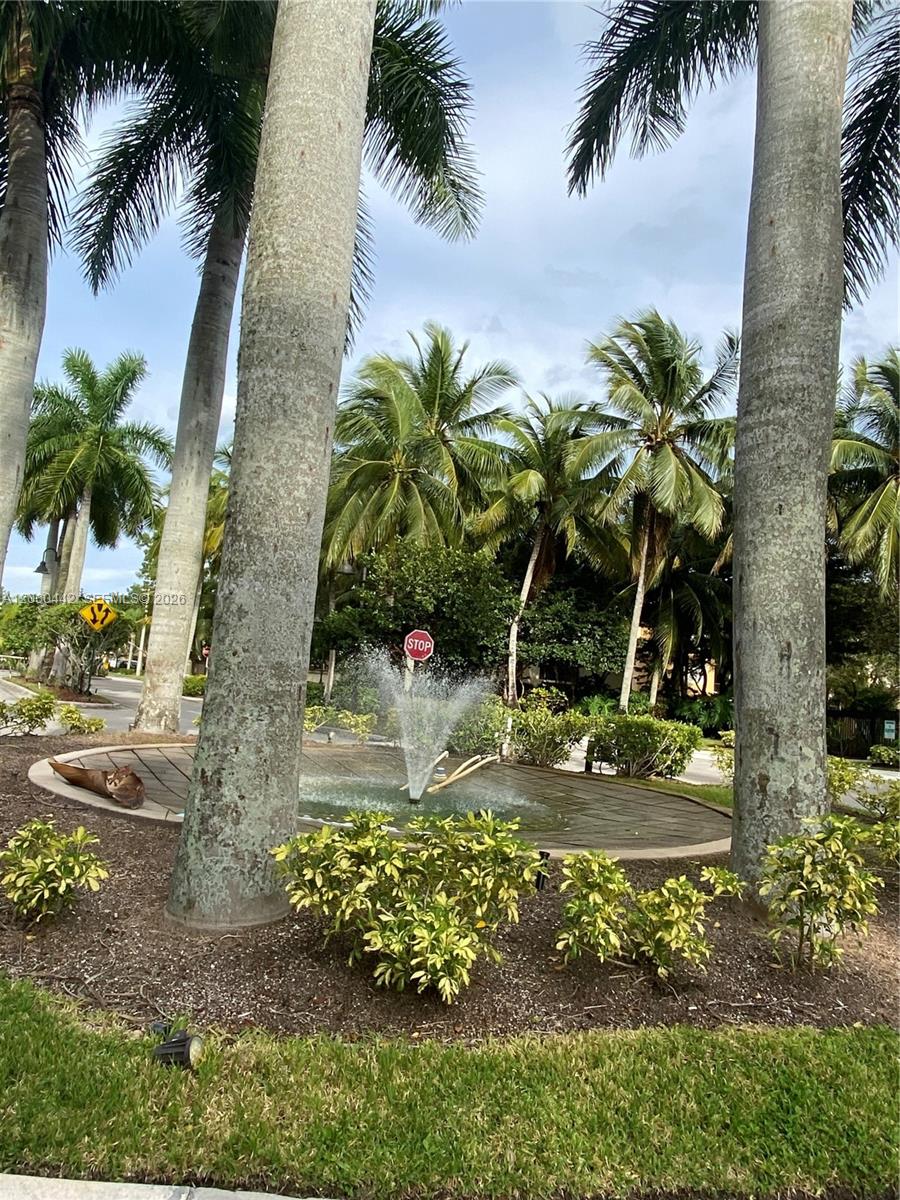 300 N Crestwood Ct N #310, Royal Palm Beach FL 33411