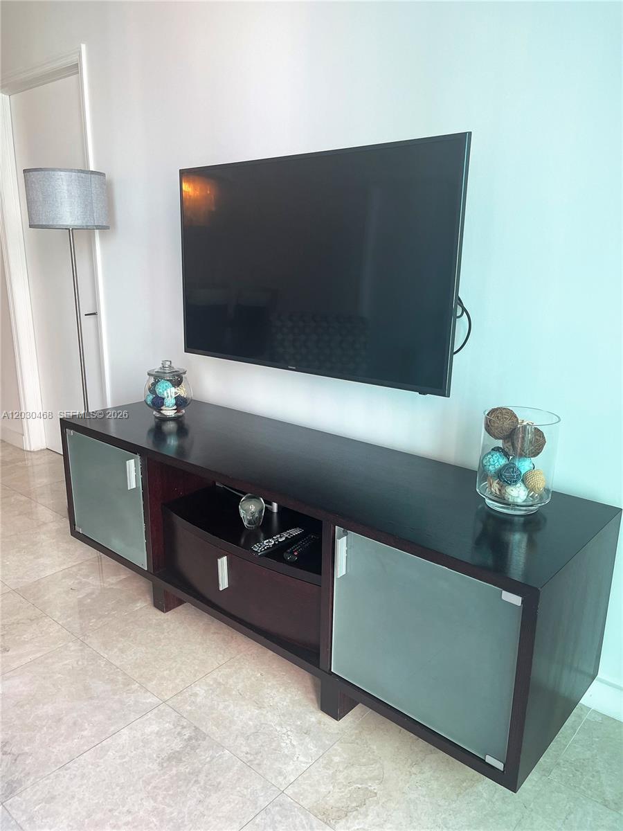 500 Brickell Ave #3105, Miami FL 33131