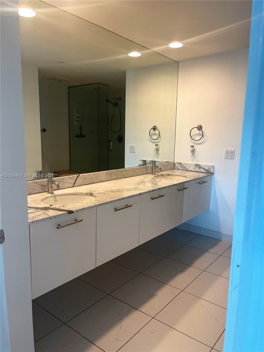 500 Brickell Ave #3105, Miami FL 33131