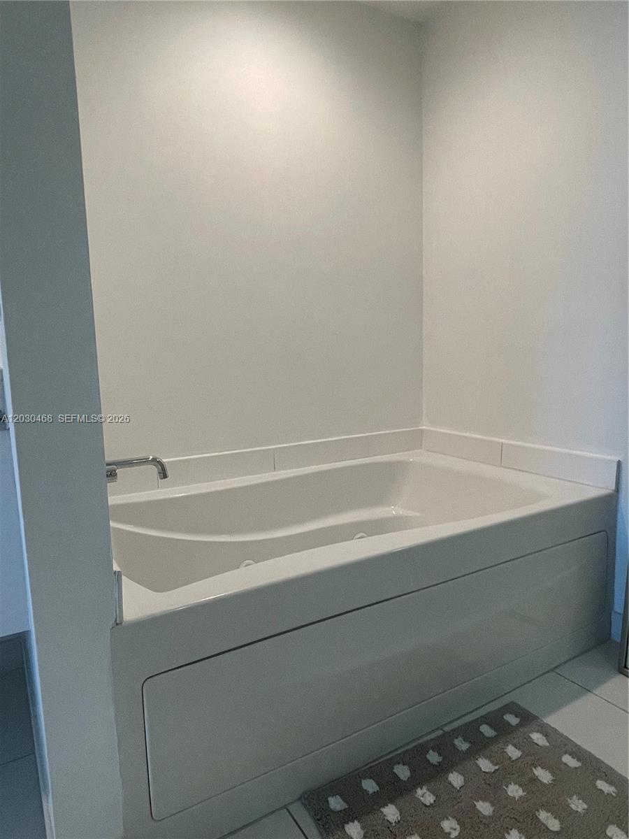 500 Brickell Ave #3105, Miami FL 33131