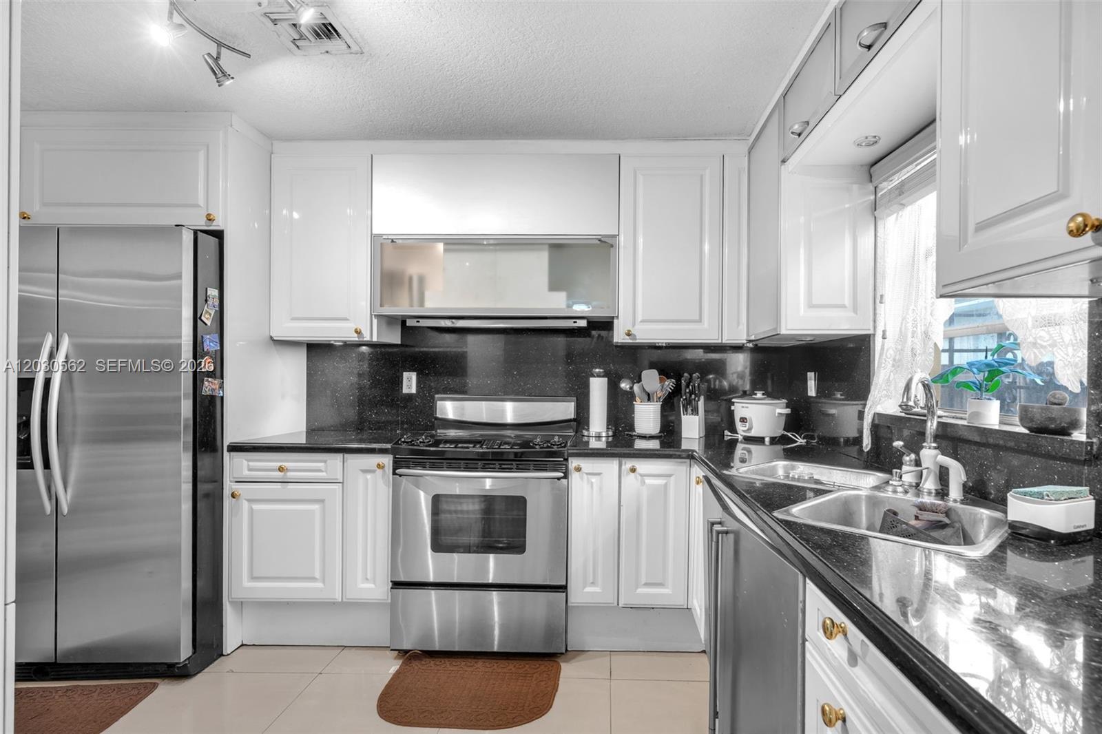 1320 SW 84th Ave, Miami FL 33144