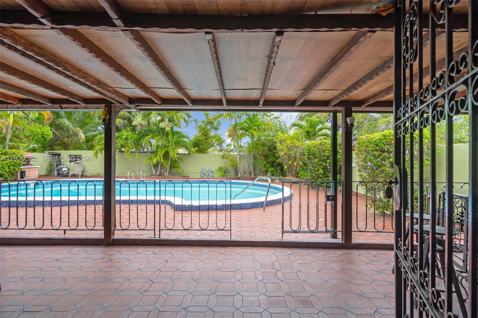 1320 SW 84th Ave, Miami FL 33144