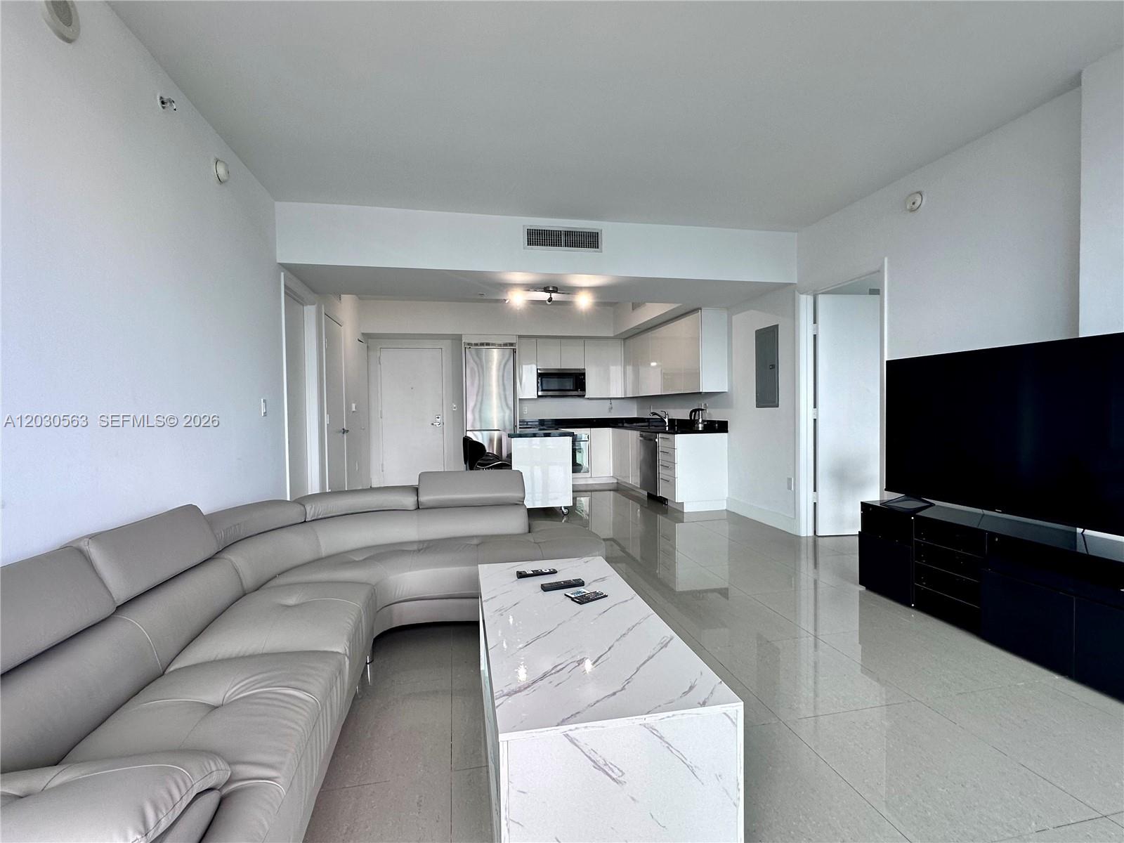 92 SW 3rd St #4111, Miami FL 33130