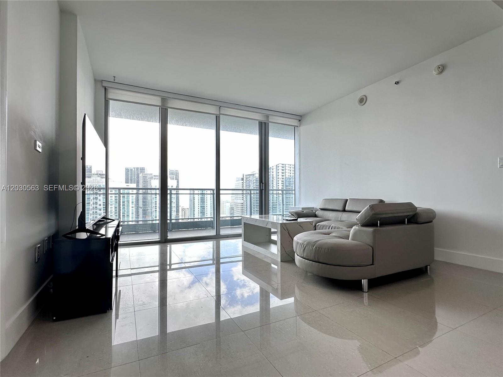 92 SW 3rd St #4111, Miami FL 33130