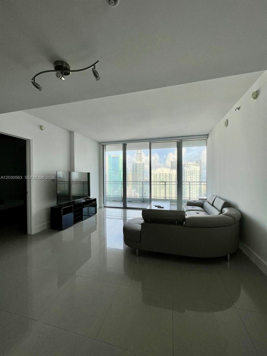 92 SW 3rd St #4111, Miami FL 33130