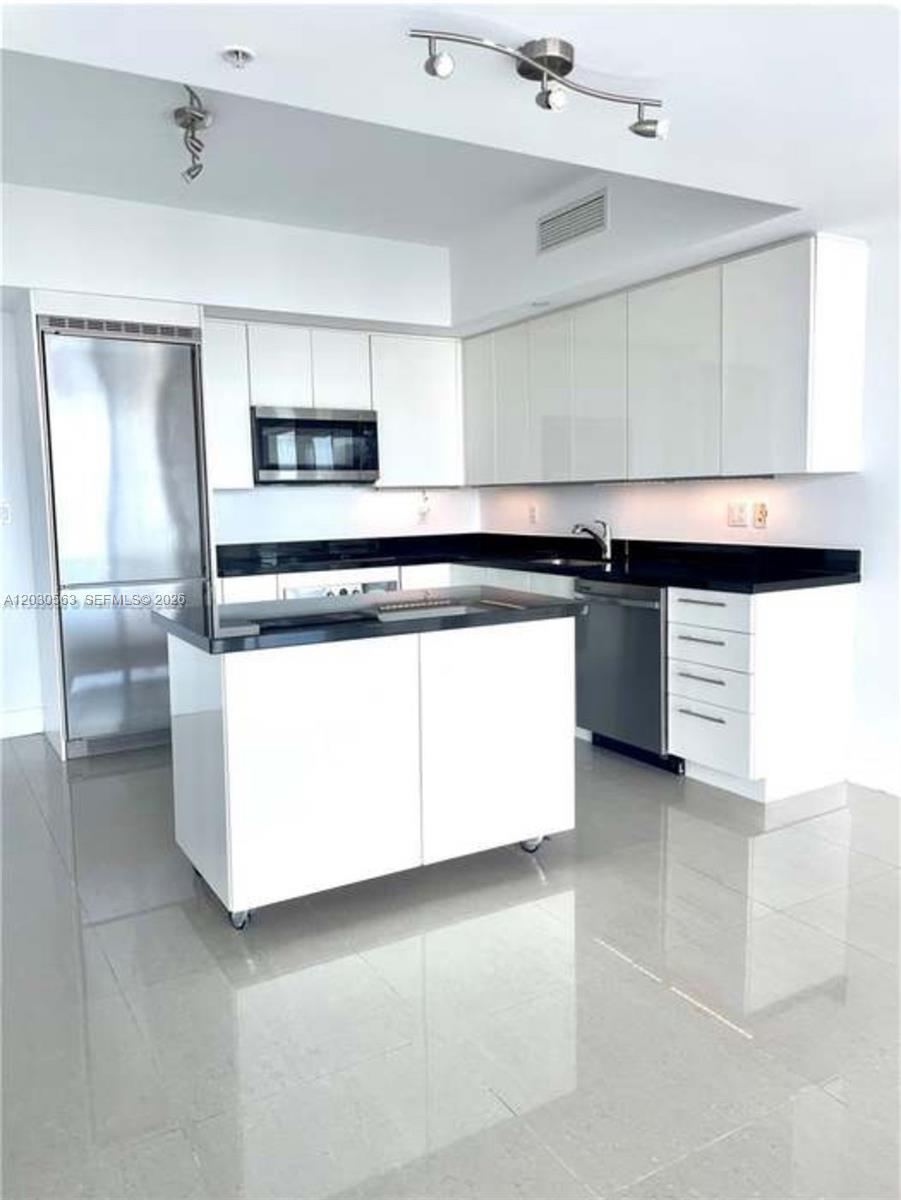 92 SW 3rd St #4111, Miami FL 33130