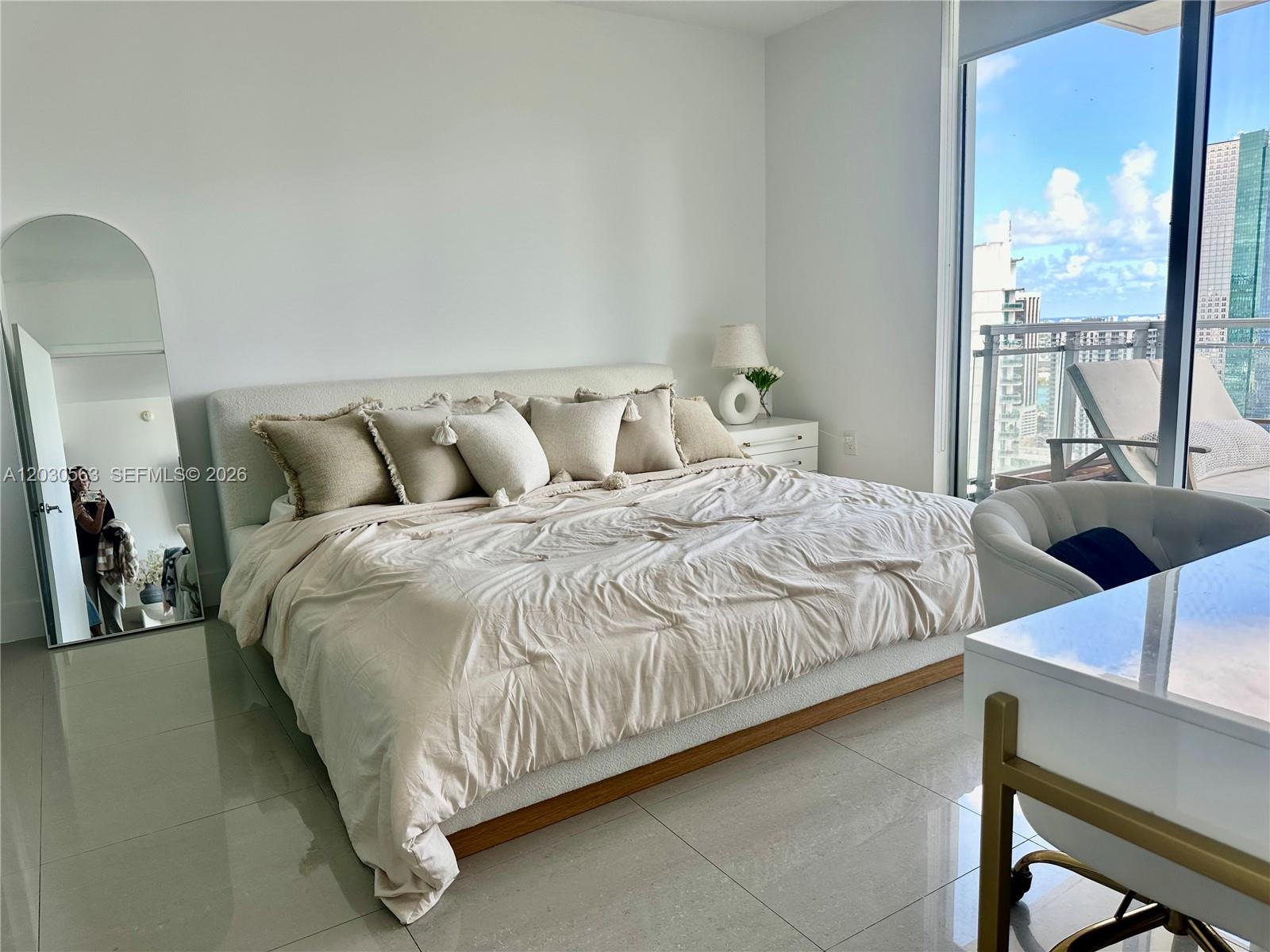 92 SW 3rd St #4111, Miami FL 33130