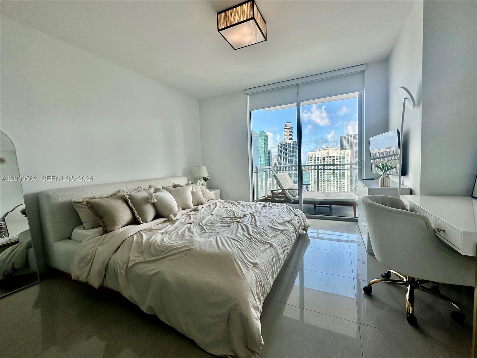 92 SW 3rd St #4111, Miami FL 33130