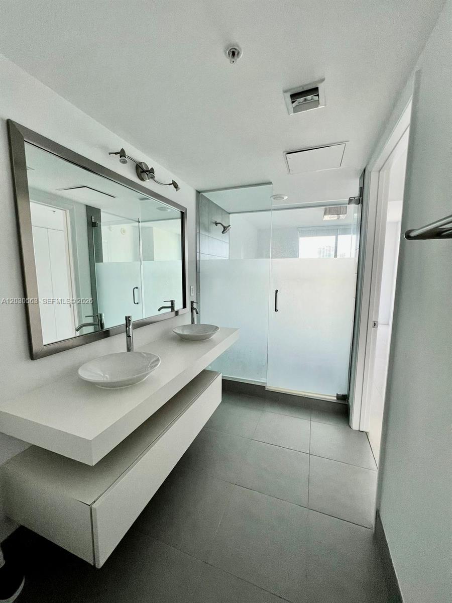92 SW 3rd St #4111, Miami FL 33130