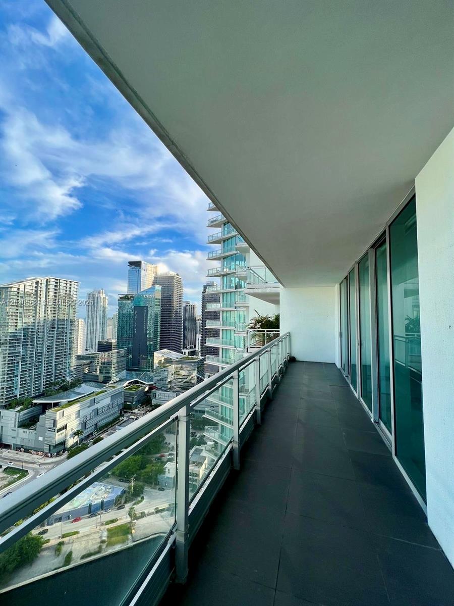 92 SW 3rd St #4111, Miami FL 33130