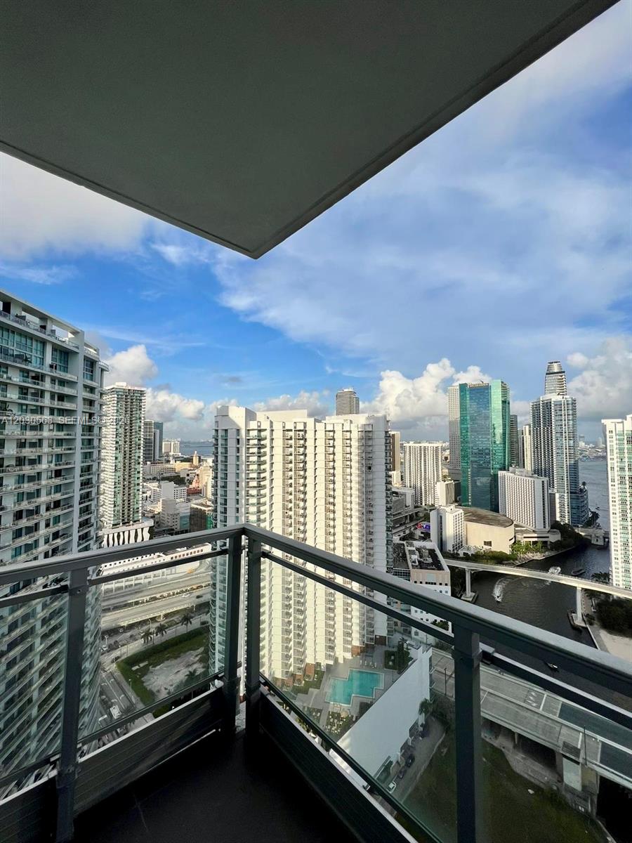 92 SW 3rd St #4111, Miami FL 33130