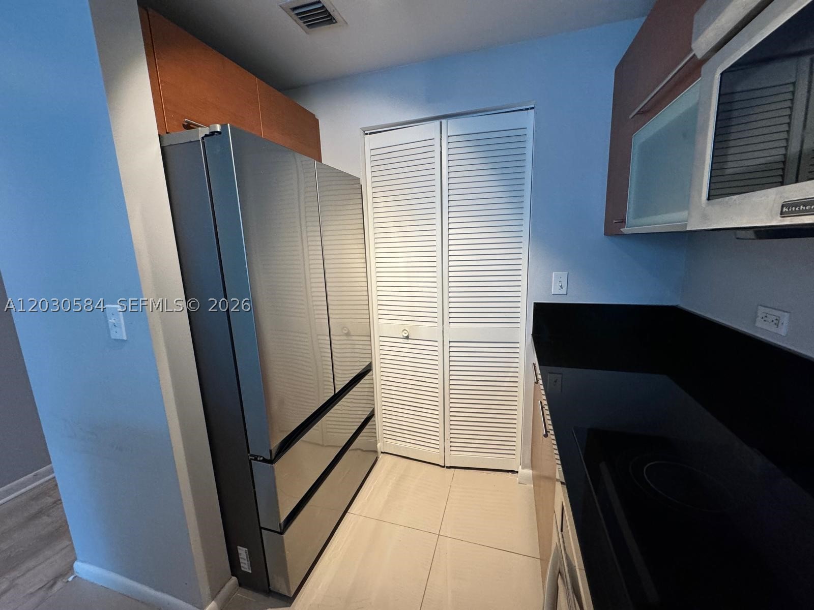 244 Biscayne Blvd #2105, Miami FL 33132
