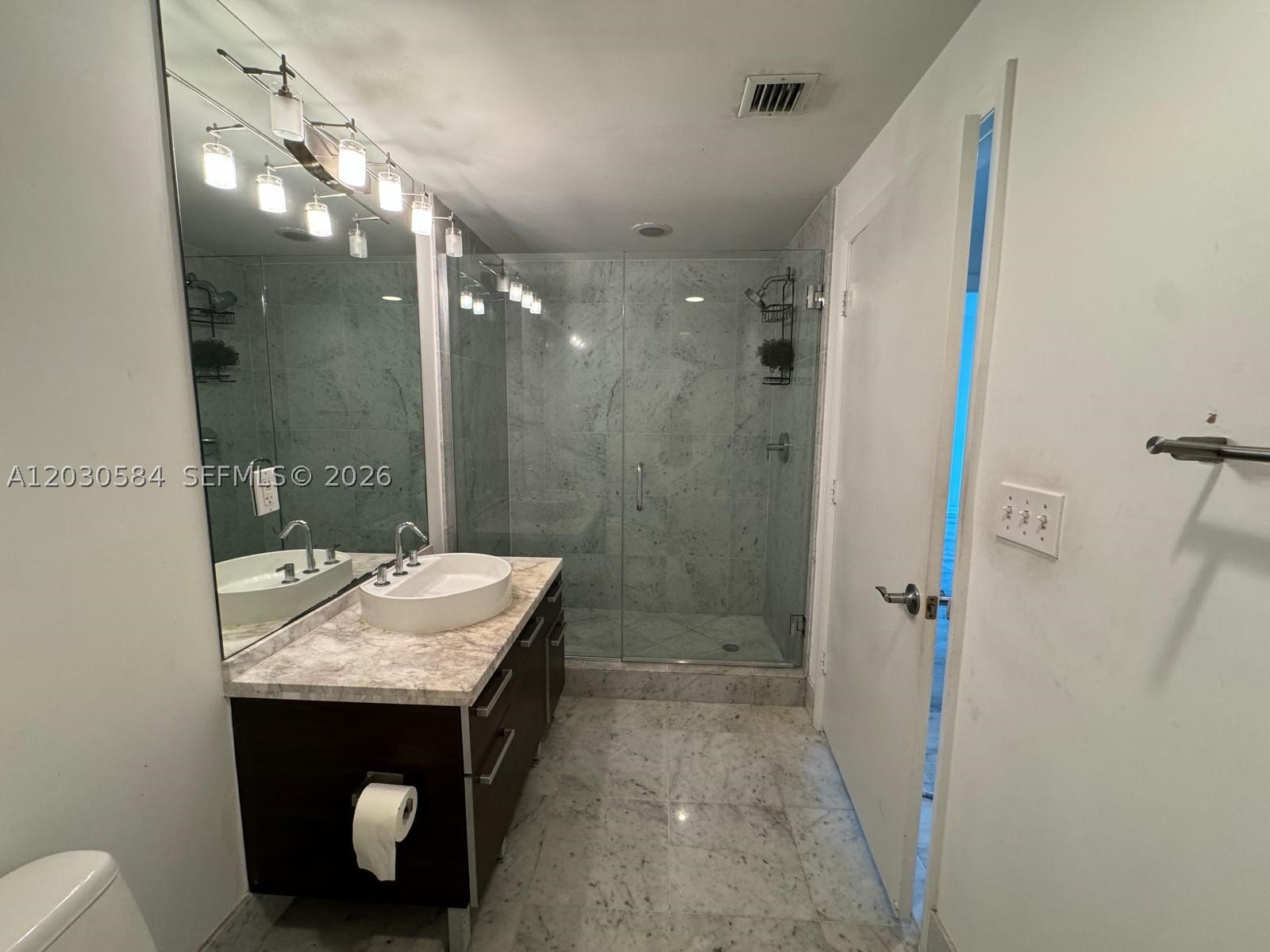 244 Biscayne Blvd #2105, Miami FL 33132
