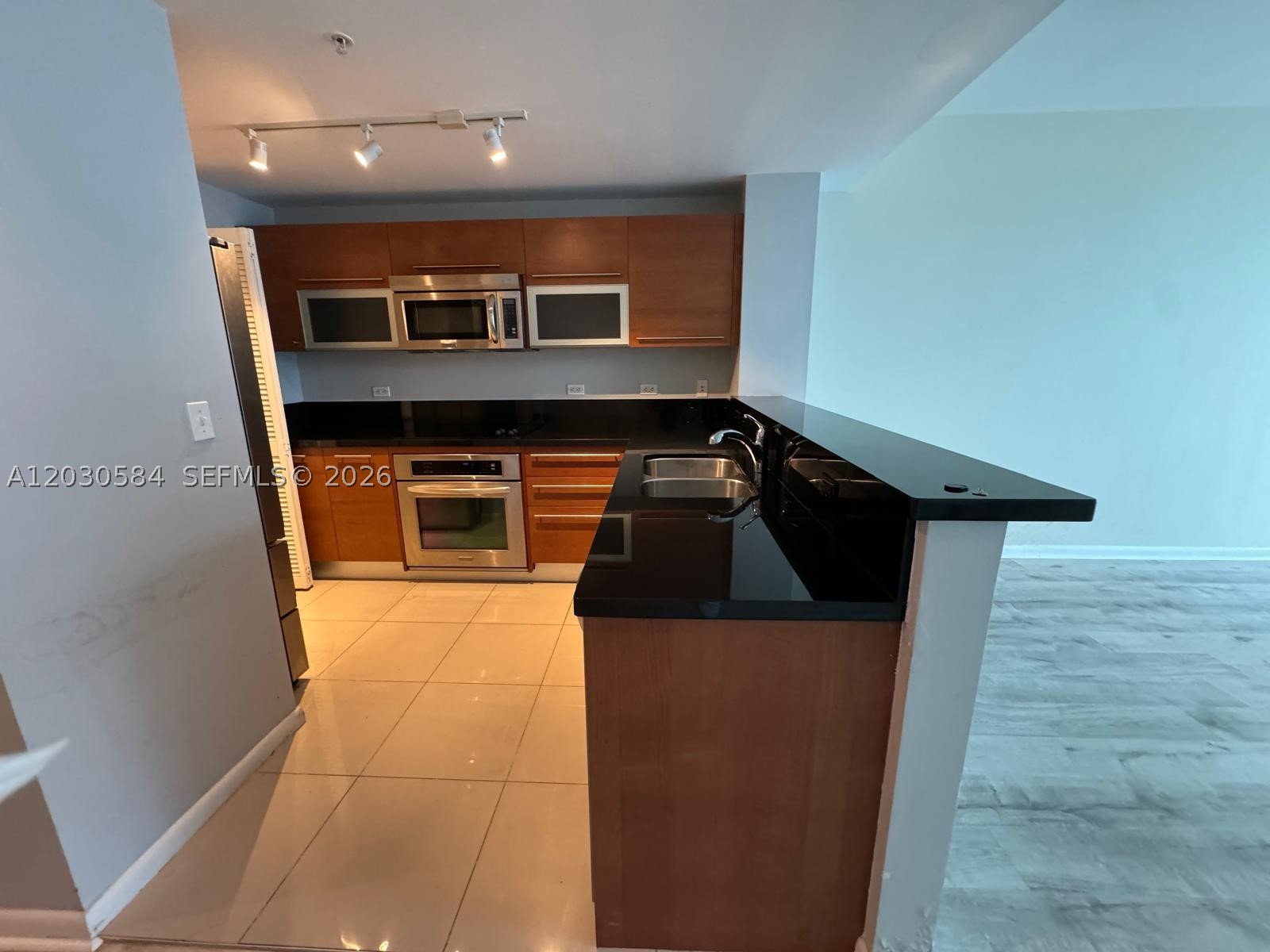 244 Biscayne Blvd #2105, Miami FL 33132